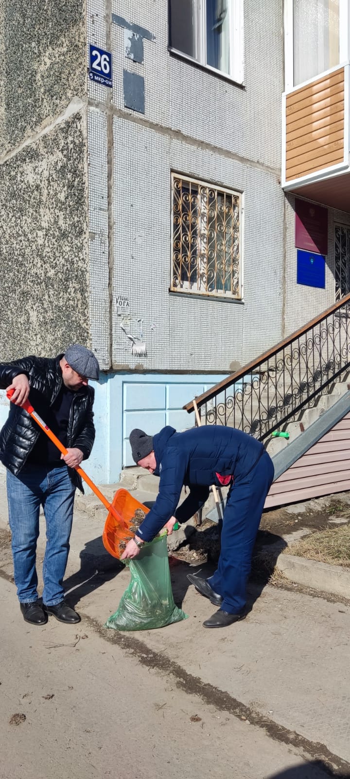 Наступающий Первомай встретили субботником